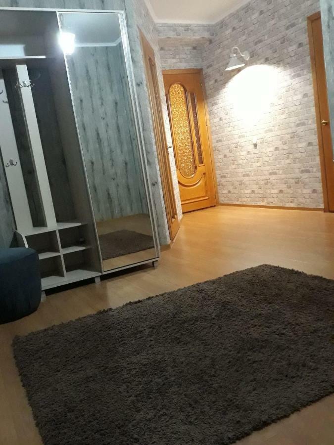 Large 2-Bedroom Apartament In The Center キシナウ エクステリア 写真