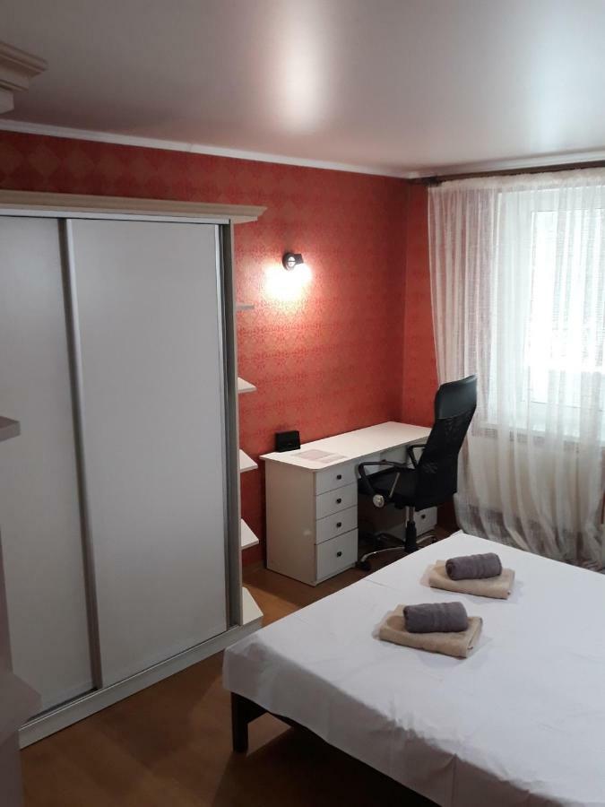 Large 2-Bedroom Apartament In The Center キシナウ エクステリア 写真