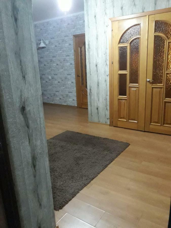 Large 2-Bedroom Apartament In The Center キシナウ エクステリア 写真